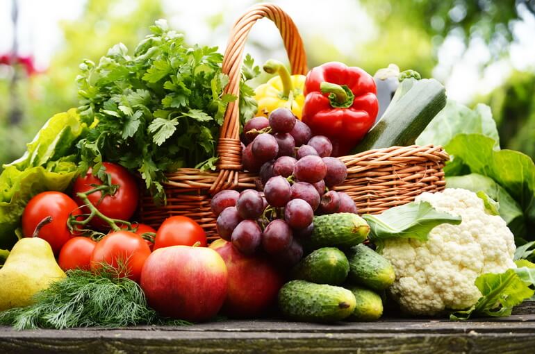 Органические овощи и фрукты
