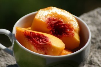 Персики в сиропе