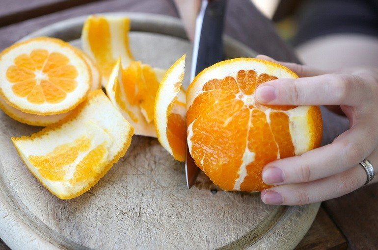 Можно ли есть кожуру апельсина и стоит ли это делать?