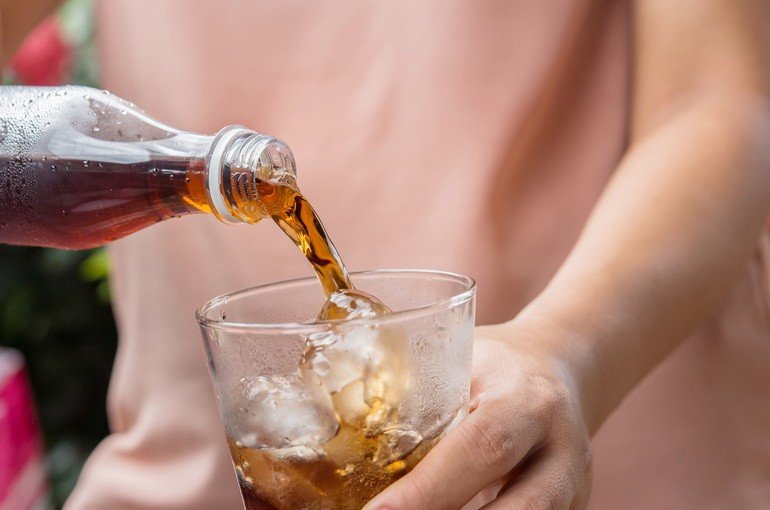 Почему сладкие газированные напитки вредны для здоровья?