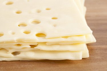 Полезен ли швейцарский сыр для здоровья?
