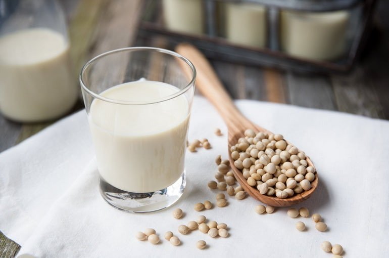 Соевое молоко: полезные свойства и противопоказания