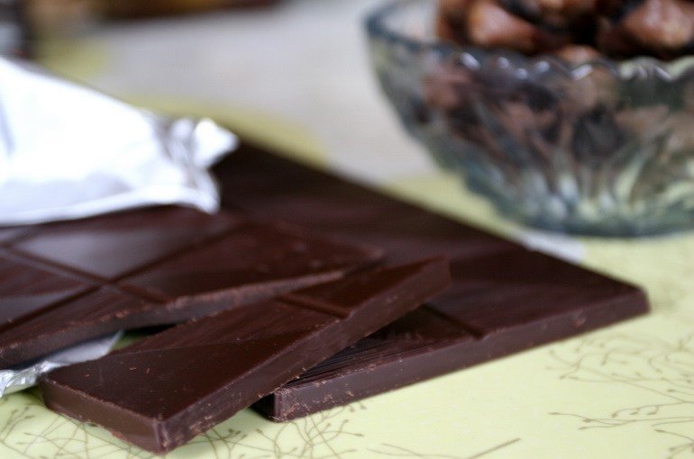 Черный шоколад повышает внимание и улучшает кровоток