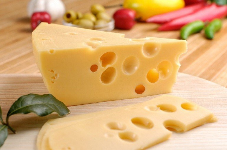 В швейцарском сыре содержится мощный пробиотик, способствующий долголетию