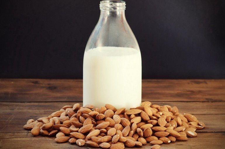 7 полезных свойств миндального молока и простой домашний рецепт